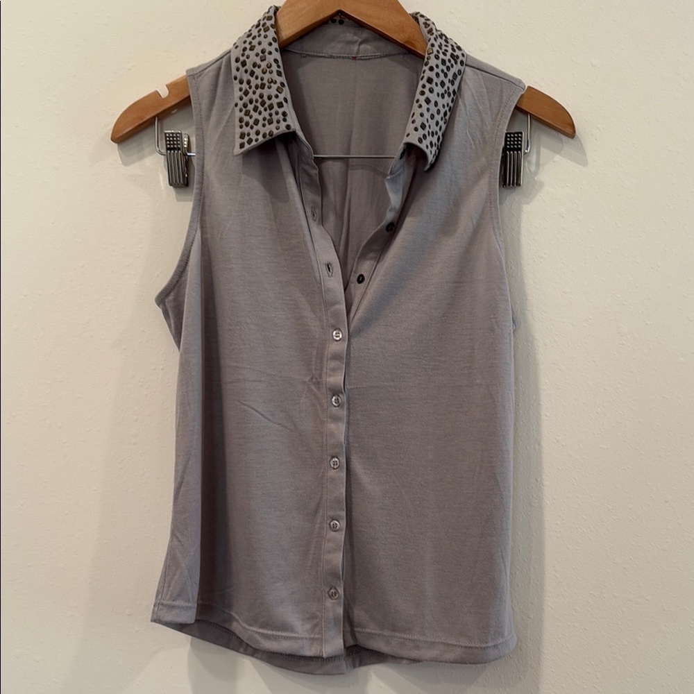 Gray Sleeveless Top with Patterned Collar